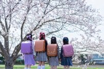 「小学生になれば少し育児がラクになる」わけでもない？【小1の壁】共働きの家庭が悩みがちな4つの壁