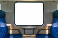 愛媛県を走る電車から見えた巨大な物体　「タイムスリップした？」と勘違いするような光景が話題