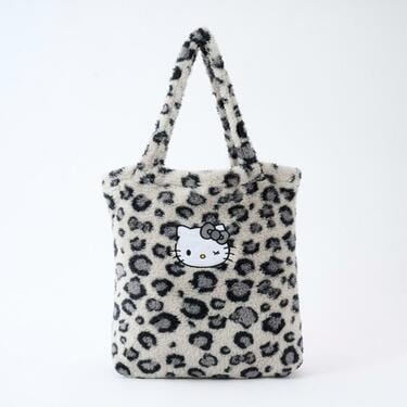 平成！？しまむらに「ハローキティのアパレル福袋」が登場！ヒョウ柄で