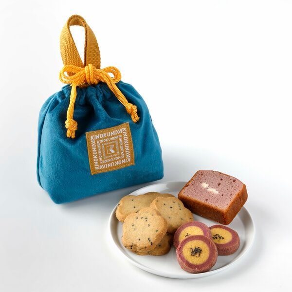 今だけの特別な巾着とお菓子でプチギフトにもぴったり