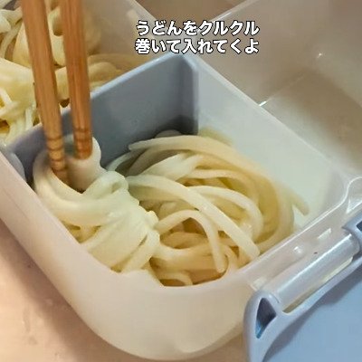 母が高校生の娘に作る【冷やしうどん弁当】　涼しげな見た目で「彩りも美しいお弁当」がたまらない…