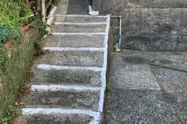 長崎市の住宅街にある「階段」を横から見ると… まるでトリックアートのような構造に反響