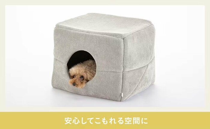丸い入口から出入りし、天井と壁に囲まれた空間で休める作りです