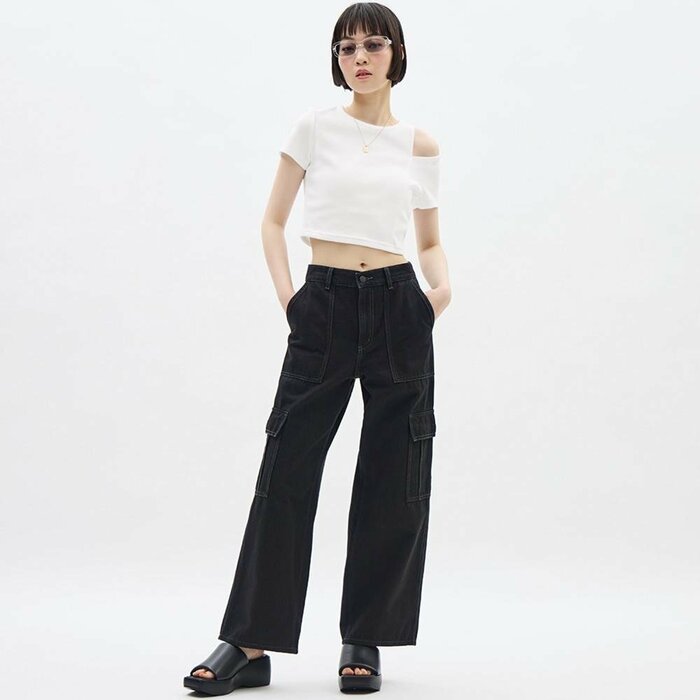 GU公式、ショルダーカットアウトT着用例画像