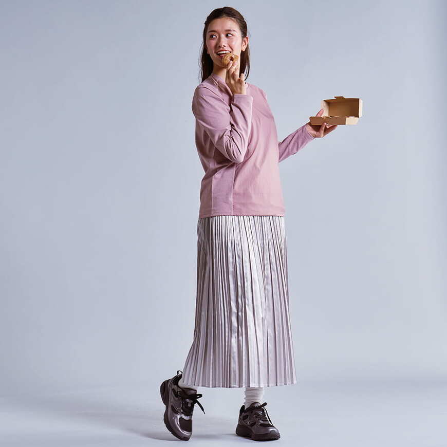 出所：ワークマン公式　レディース撥水メタリックプリーツスカート