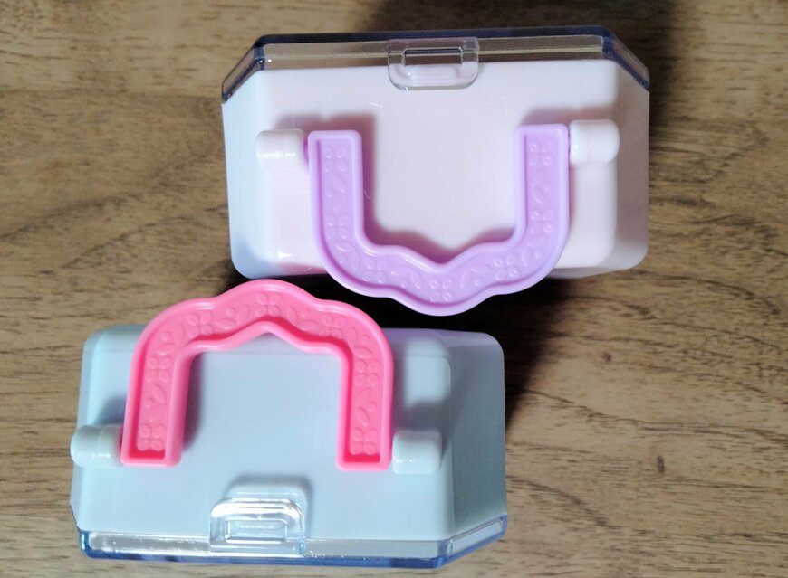 筆者撮影（セリア、おうち型ケース スイーツショップ）