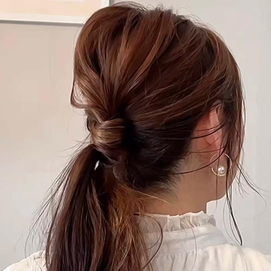 【ヘアゴム2本】ねじって簡単！忙しい朝の「ポニーテールヘアアレンジ」こなれ感たっぷりの大人可愛い時短まとめ髪