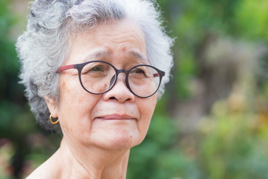 「平均寿命」2050年推計は男性84歳・女性90歳【70歳代おひとりさま】で「貯蓄ゼロ」の割合とは？厚生年金と国民年金の平均月額はいくらか