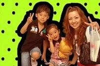 「幼児2人と母」が写ったプリントシール　成長後に撮影すると…親子の変化に「ママはどこ？」