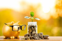 公務員の退職金は2000万円を超えるか。会社員とも比較