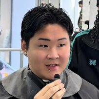 初めてパーマ&カラーに臨む男性がハードな雰囲気にイメチェン！「完璧です」と満足の笑顔