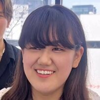 【大変身】女性が人生初の縮毛矯正で大胆イメチェン！仕上がりに「めっちゃ満足です！」と歓喜