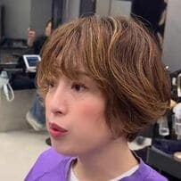 【大変身】女性がカットで“軽やかマッシュショート”に大胆イメチェン！素敵な仕上がりが驚き