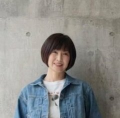 【60歳マダム】還暦女子のユニクロのジーンズ＆ジャケットで決める〈セットアップ風コーデ〉遊び心のある爽やかスタイルが素敵すぎると反響