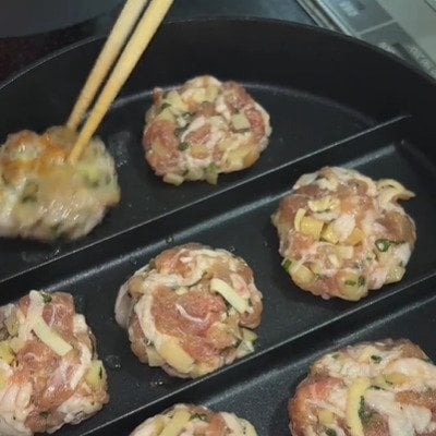 妻が夫に作る【大葉じゃがゴロチーズ豚コマ弁当】　品数豊富で満足感あり「ギュッと詰めたおかず」でご飯がすすみそうな一品
