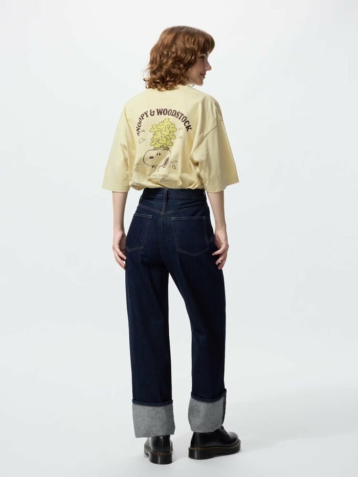 スヌーピーの頭の上にウッドストックがたくさん乗っている賑やかで可愛らしいデザイン