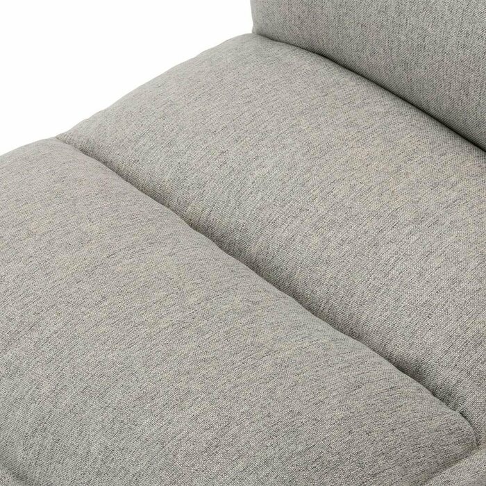 全体を包み込む布地はポリエステル100%のサラリとした質感