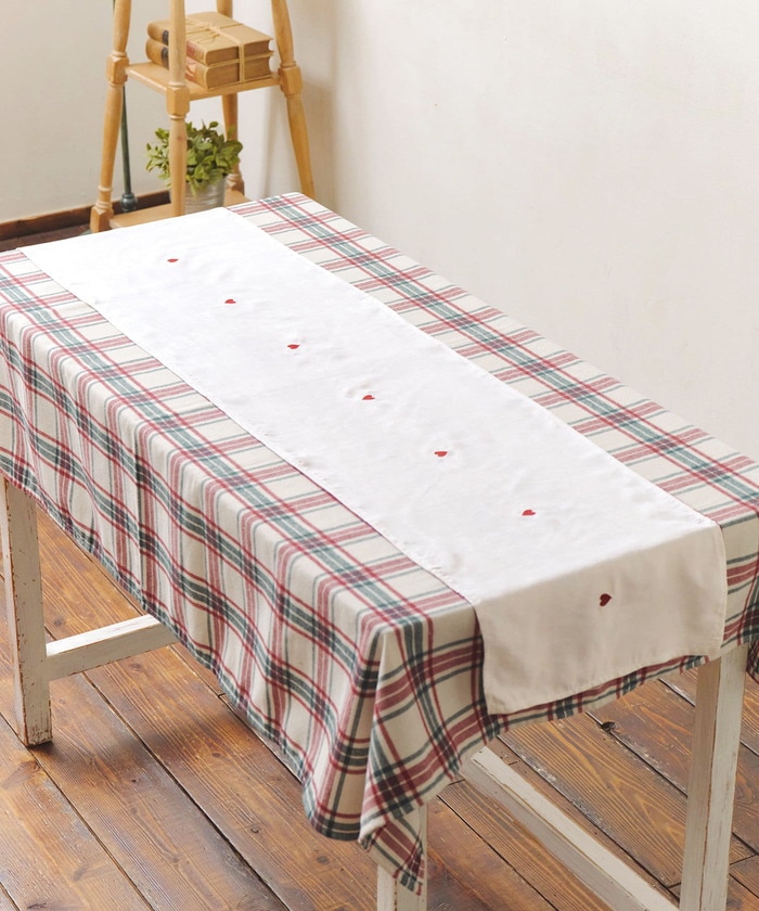 別売りのテーブルランナーと合わせて使うと、さらに雰囲気が出ておすすめです