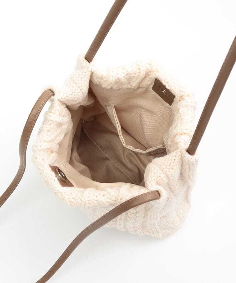 出所：ハニーズ公式通販サイト ケーブル編ニットトート