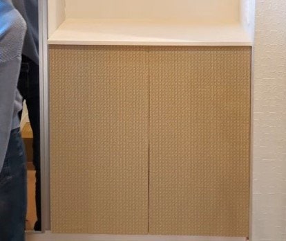 「やってみたい！」築6年住宅の下駄箱→1児ママの簡単DIYで雰囲気ガラリ！「まさかのくすみピンクにズッキュン」の声も