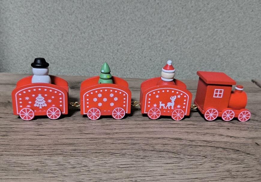 筆者撮影（ダイソー、ウッドトレインオブジェ）