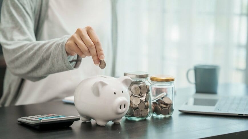 【70歳代の貯蓄】1000万円に届かない世帯が「44.1％」、3000万円以上は「25.2％」。70～74歳の就業率36.2％とあわせて確認