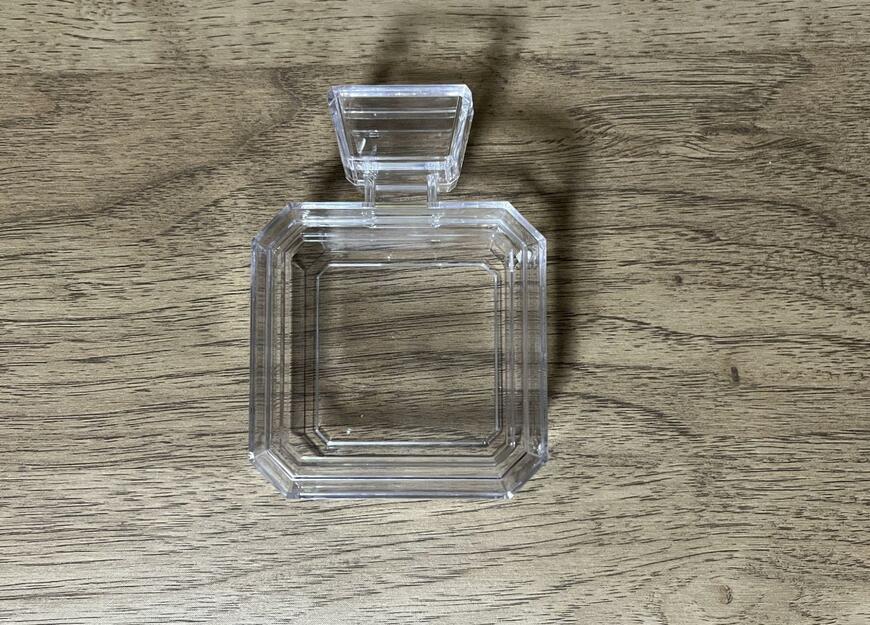 筆者撮影（セリア、ギフトボックス 香水型 クリア）