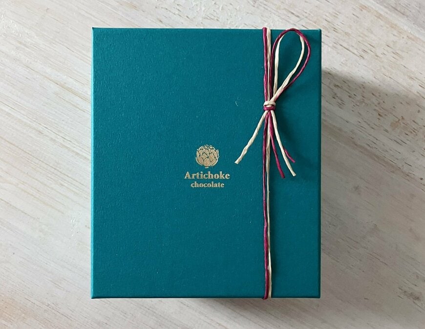 おしゃれなチョコレートの箱を開封したら…想像の斜め上をいくビジュアルに「センス良き」「すごいクオリティ」