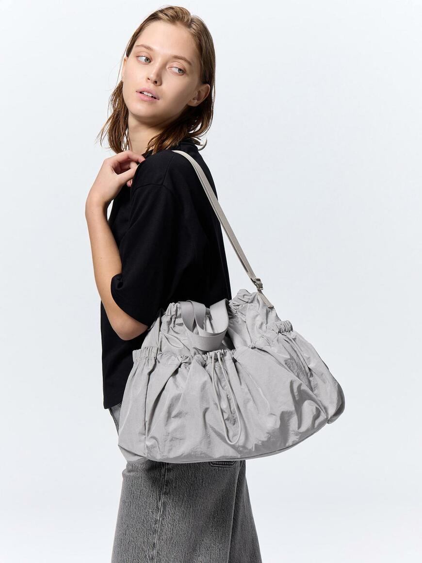 GU、ギャザーポケットバッグ商品画像