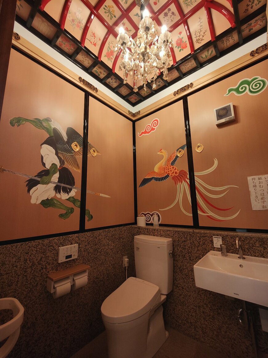 豪華絢爛なトイレ