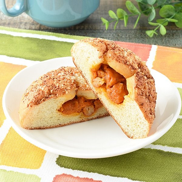 ファミリーマートの新商品:たんぱく質が摂れるチキンパン(タンドリー味)