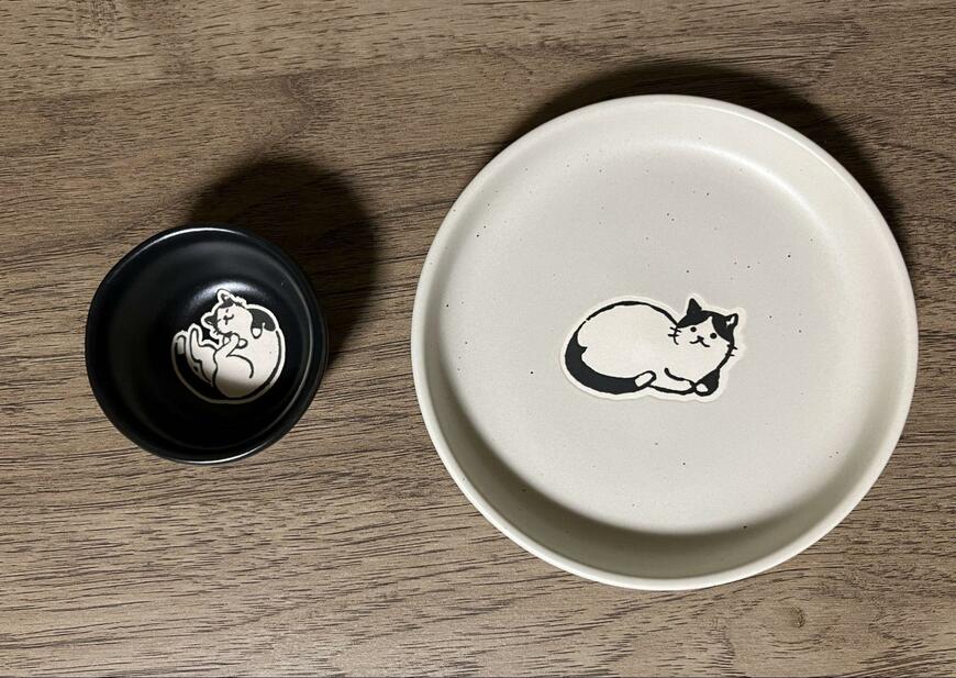 セリア、モノトーンねこのプレートとボウルSSの写真