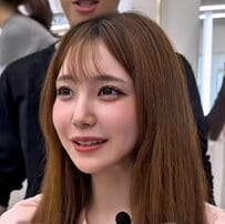 【大変身】「アイドルになりたくて」と来店した女性→激変して「アイドルです」と笑顔