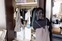 【こんなの求めてた】クローゼットに洋服が入りきらない…　「ダイソーの突っ張り棒」で壁際に大容量の収納スペースを作る