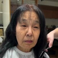 「3年ぶりのショートヘア」に挑戦した女性が、カットで長い黒髪を丸みのあるショートボブにスタイルチェンジ