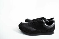 春の足元はコレ！ヘビロテ必至なブラック&ホワイトのスニーカー