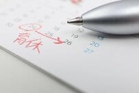 【育児休業等給付】8月1日から支給上限額を改定。育児休業給付金は「33万2454円」に、4つの給付金は誰がいくら受け取れる？