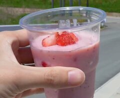 千葉県の道の駅で見つけた「いちご甘酒スムージー」！発酵のやさしい甘さに「夏にぴったり」「大満足だね」