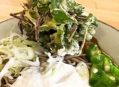 埼玉県の道の駅で味わう「かき揚げそば」に注目！揚げたてサクサクの巨大ぼうふう天に「これはすごい」「めっちゃ好き」