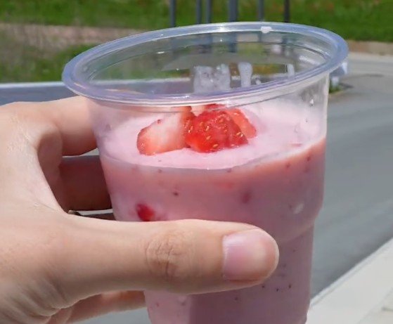 千葉県の道の駅で見つけた「いちご甘酒スムージー」！発酵のやさしい甘さに「夏にぴったり」「大満足だね」