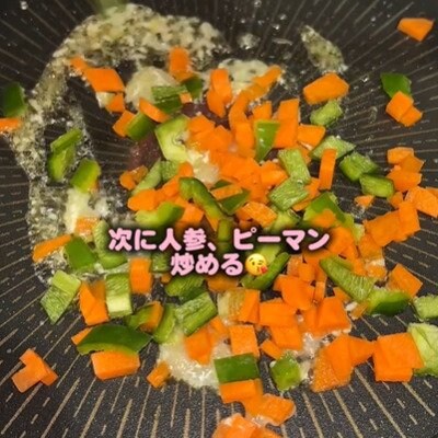 大豆ミートで作る【ドライカレー弁当】可愛いウインナーや目玉焼きをトッピングしたオシャレな愛妻弁当に「素敵なお弁当」の声