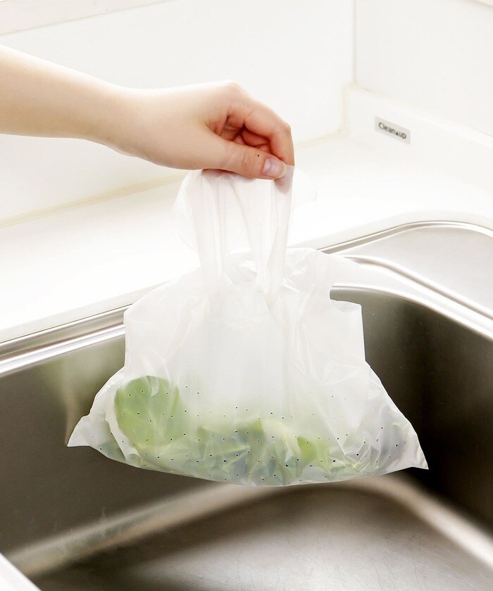 反対の持ち手部分を通すだけで簡単に口が閉じられる仕様