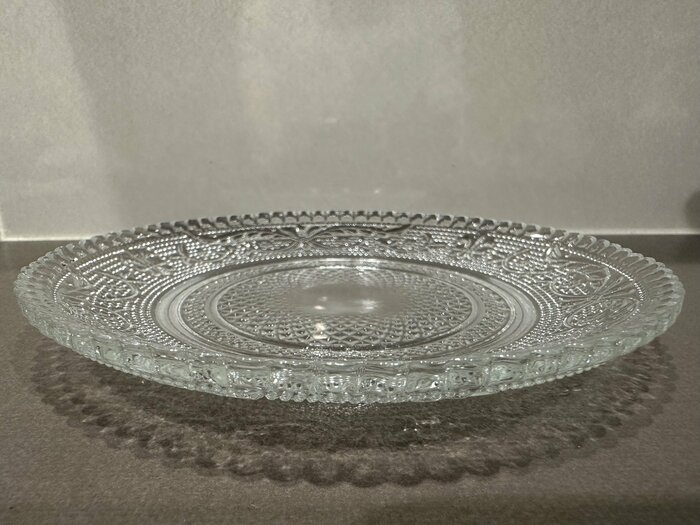 厚みはあまりなく、ほぼフラットな形状