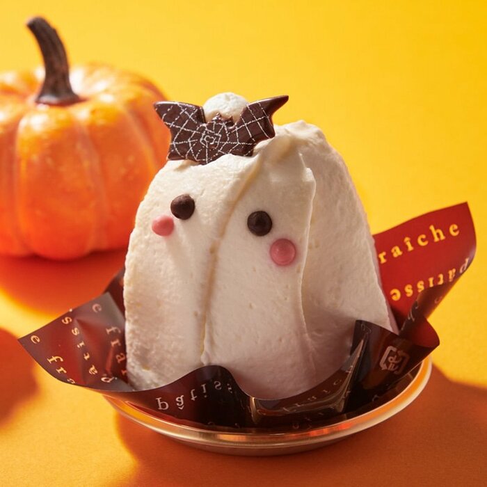 チョコとバナナのフレーバーを組み合わせたいたずらゴーストケーキ