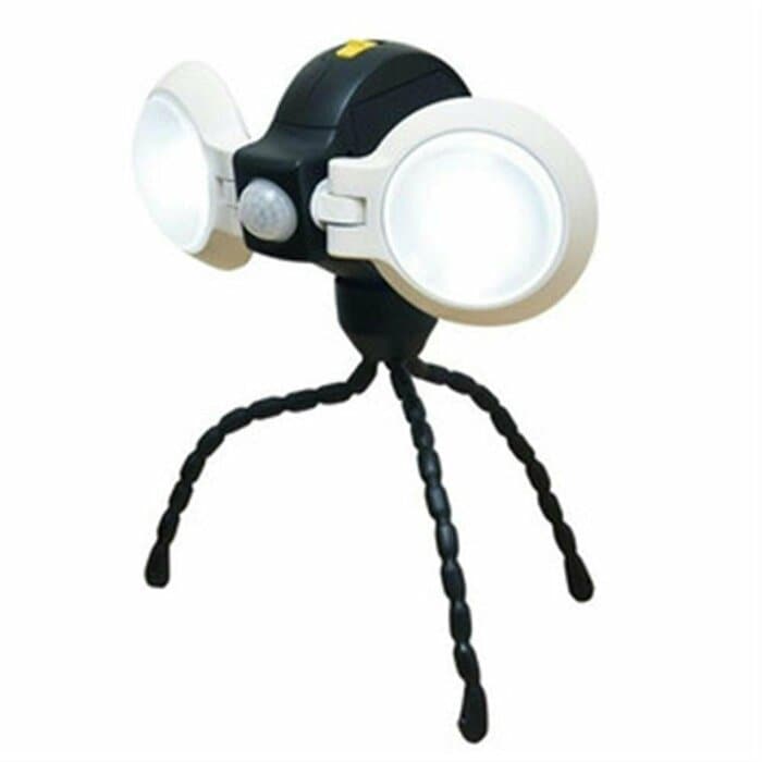 自由自在に曲がる三脚が付いており、巻き付けるだけで設置が完了