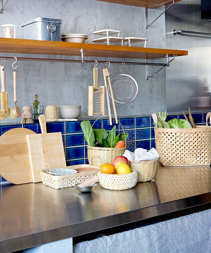 キッチンや食卓でごちゃつきがちな小物を、すっきりオシャレに