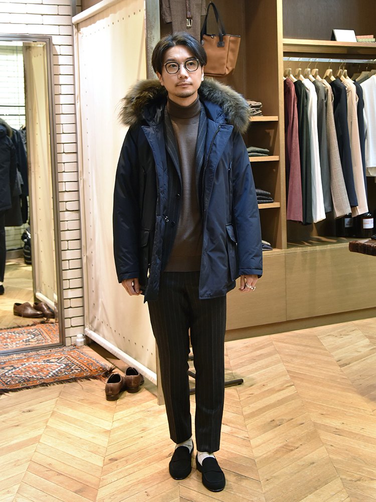 ダウンジャケット/ WOOLRICH（EDIFICE別注）、ジャケット / EDIFICE、ニット/ EDIFICE、パンツ / EDIFICE、シューズ / ferrante 