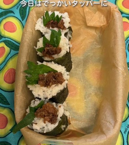 スキー場に持参した【豚汁おにぎり弁当】　雪山で体に沁みる温かさと「華やかな3種のおにぎり」に反響