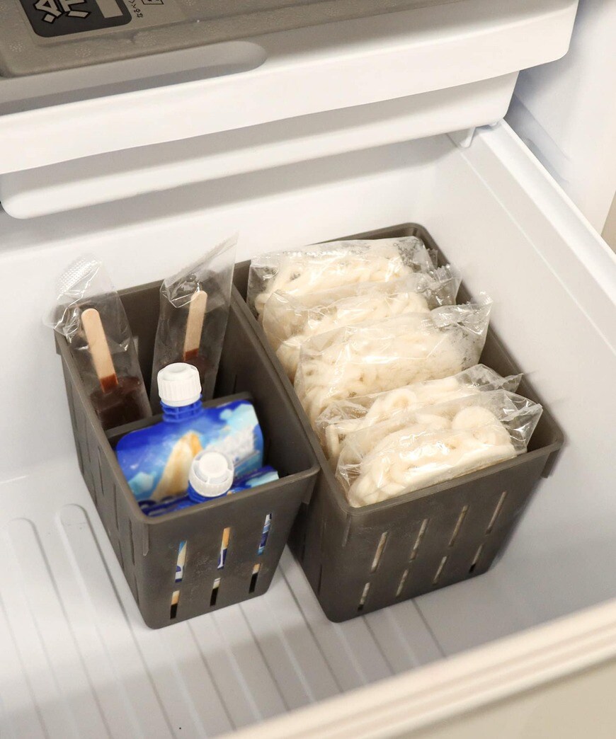 出所：3COINS公式　仕切り付き冷凍庫収納ボックス／KITINTO