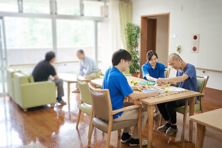 老人ホームの入居費用を抑える方法3選。公的年金だけでも入れる老人ホームはある？介護費・居住費・食費を抑えるには